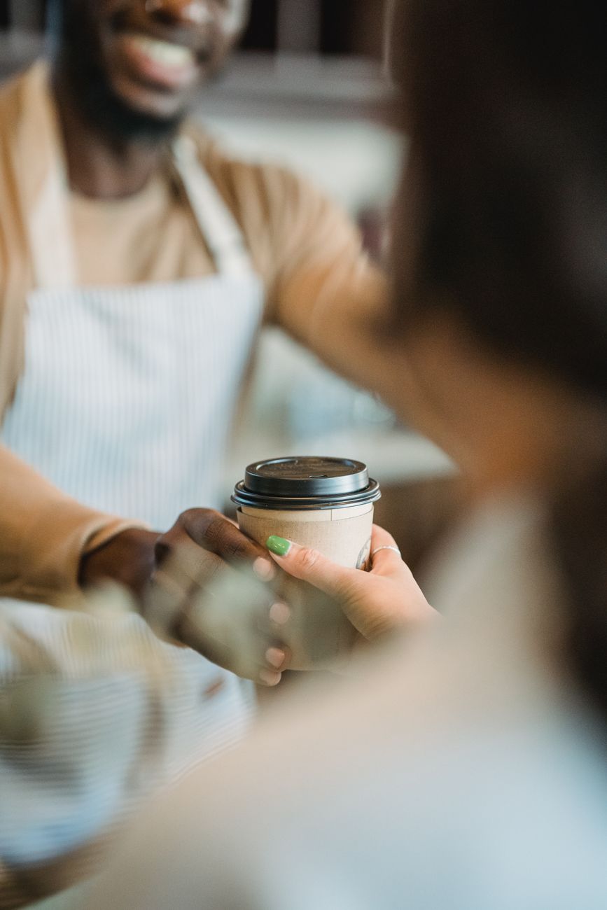 Nossa cafetaria por dentro e nossa equipa acolhedora